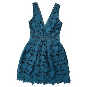 Romeo + Juliet Couture Women’s Small Shadow Blue Black Lace Overlay V-neck Dress